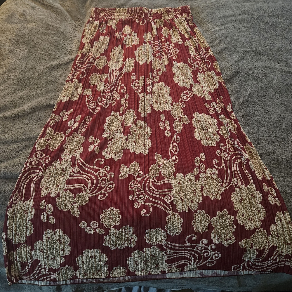 Chic Floral Maxi Skirt in Red and Cream
